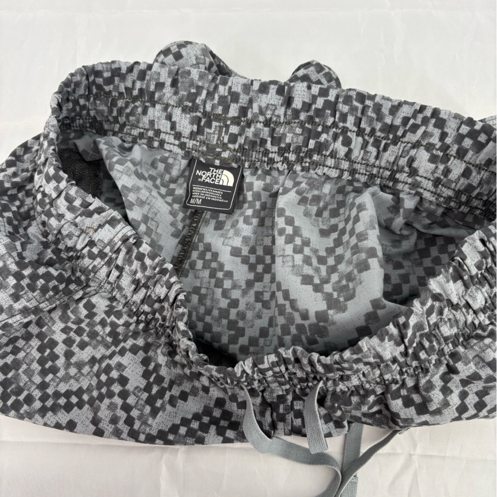 Nike & North Face Athletic Shorts 4 Pieces Bundle - Picture 13 of 14